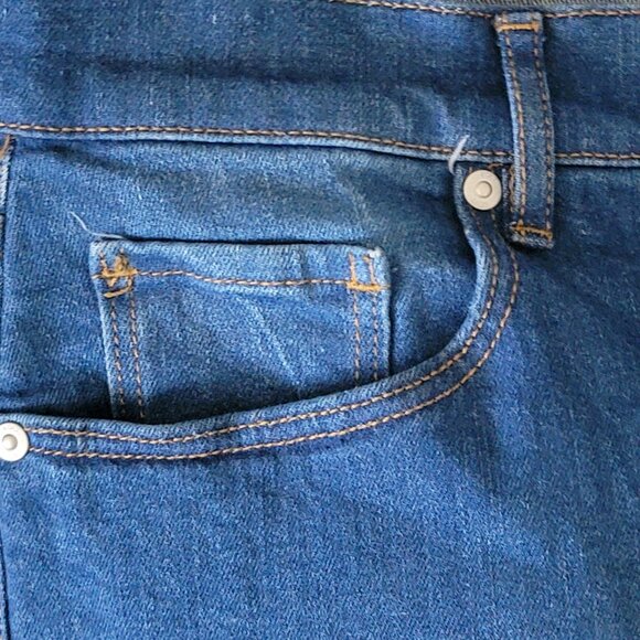 NWT LOFT Girlfriend Mid Rise Jeans in Original Mid Indigo Wash Regular Fit - 30 - Picture 6 of 14